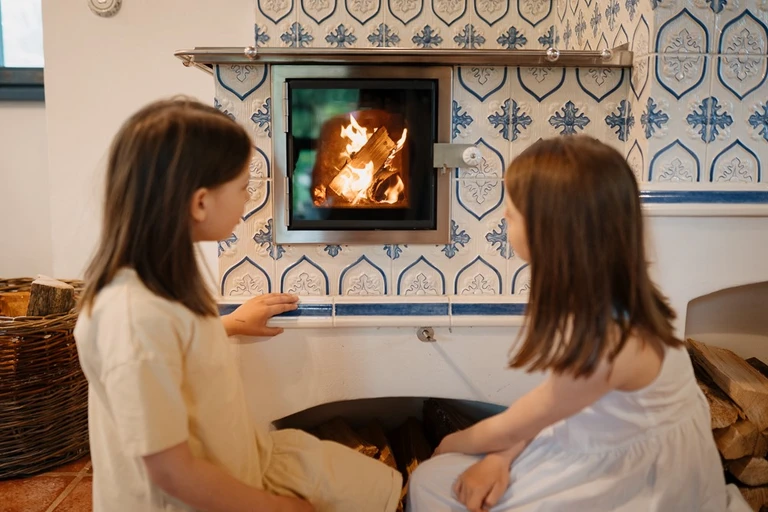 KVALITNÍ A STYLOVÁ KOVÁNÍ NA KACHLOVÁ KAMNA