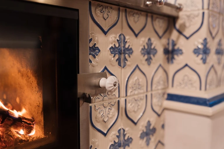 KVALITNÍ A STYLOVÁ KOVÁNÍ NA KACHLOVÁ KAMNA